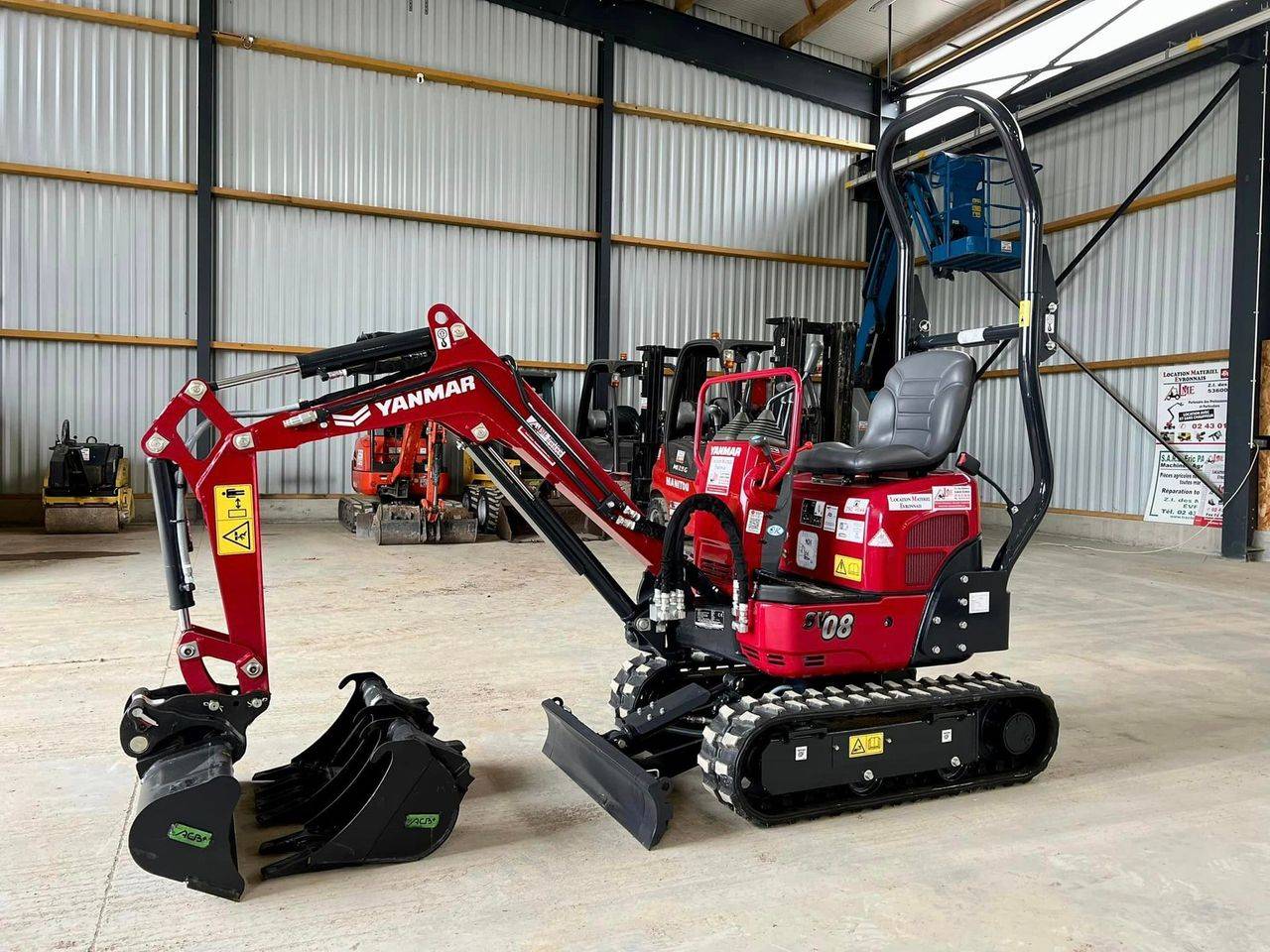 Minipelle Yanmar SV08-1C capacité 1035 kg (2)